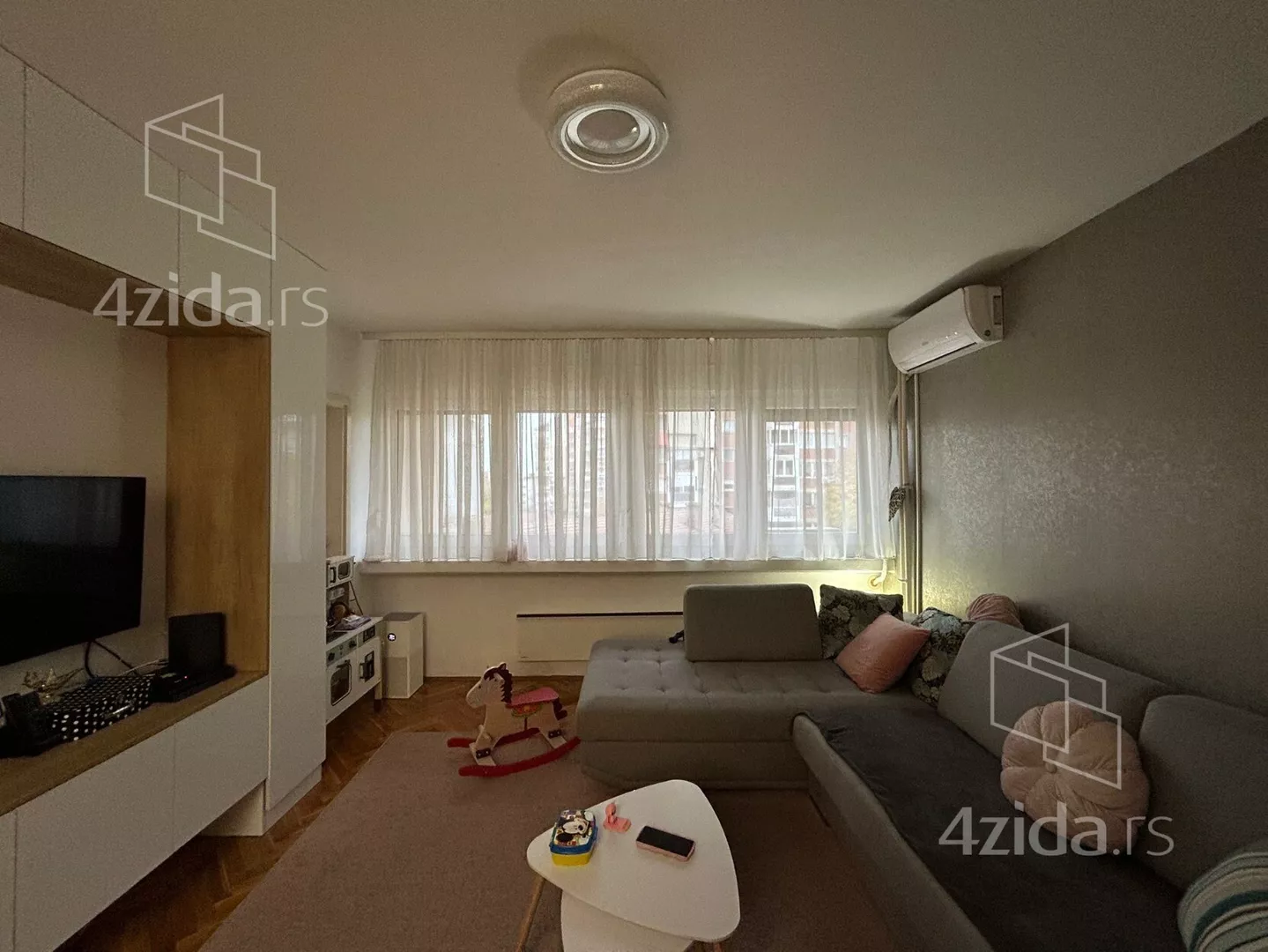 Dvoiposoban stan | 4zida