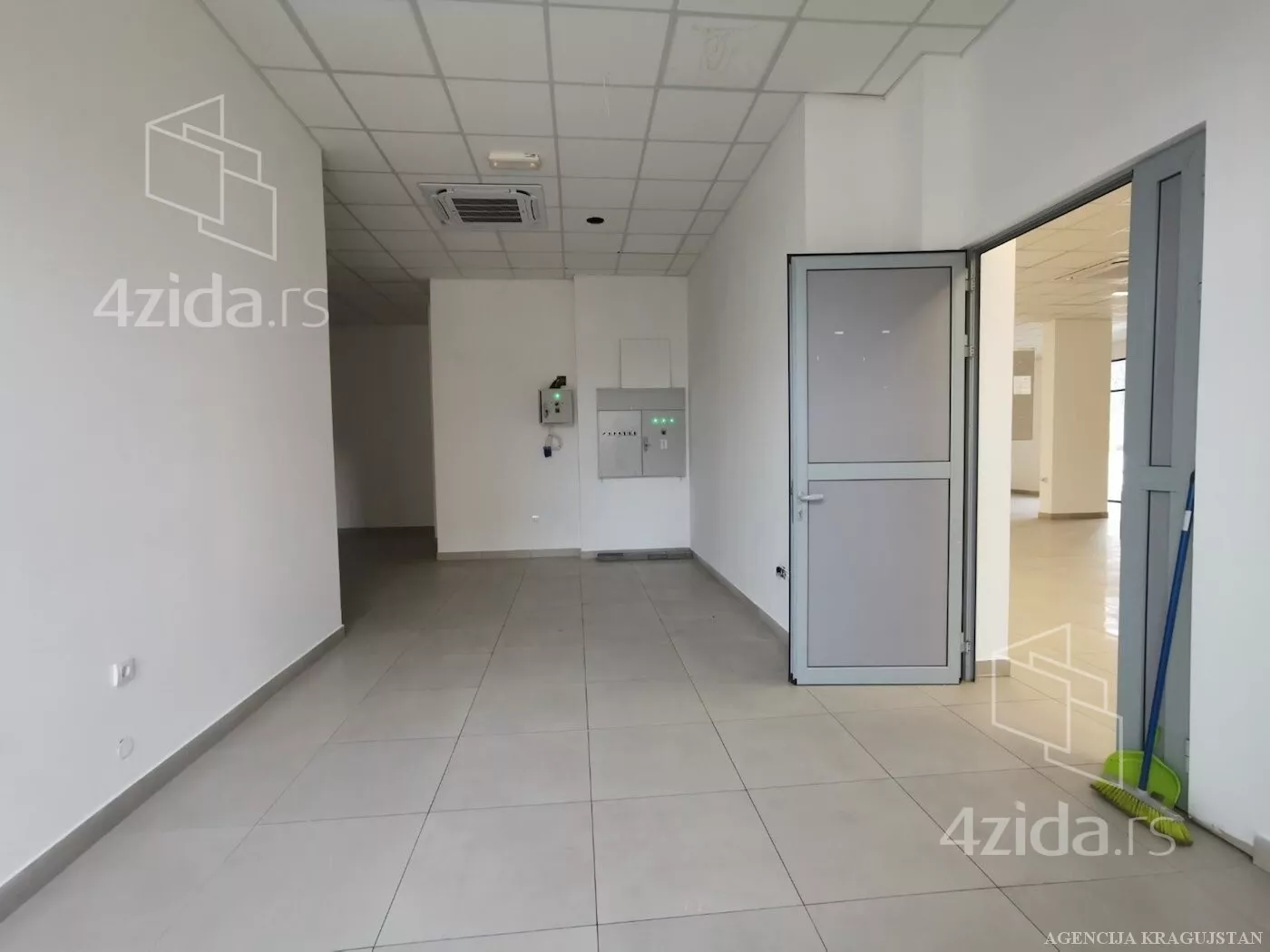 Poslovni prostor | 4zida