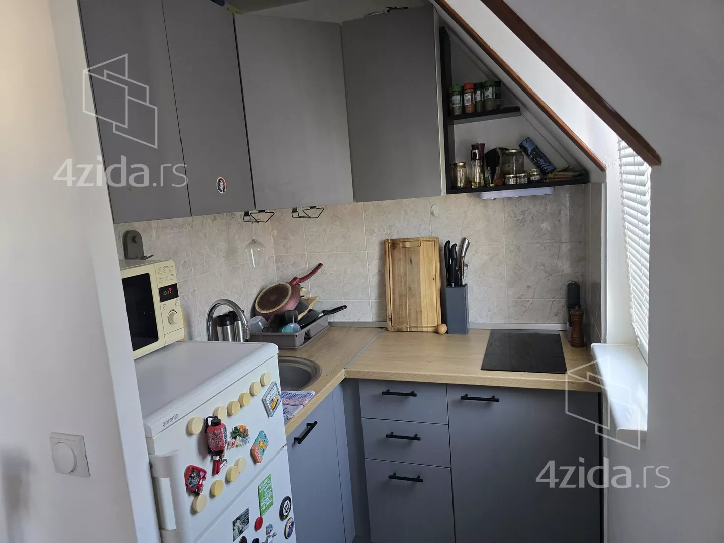 Jednoiposoban stan | 4zida