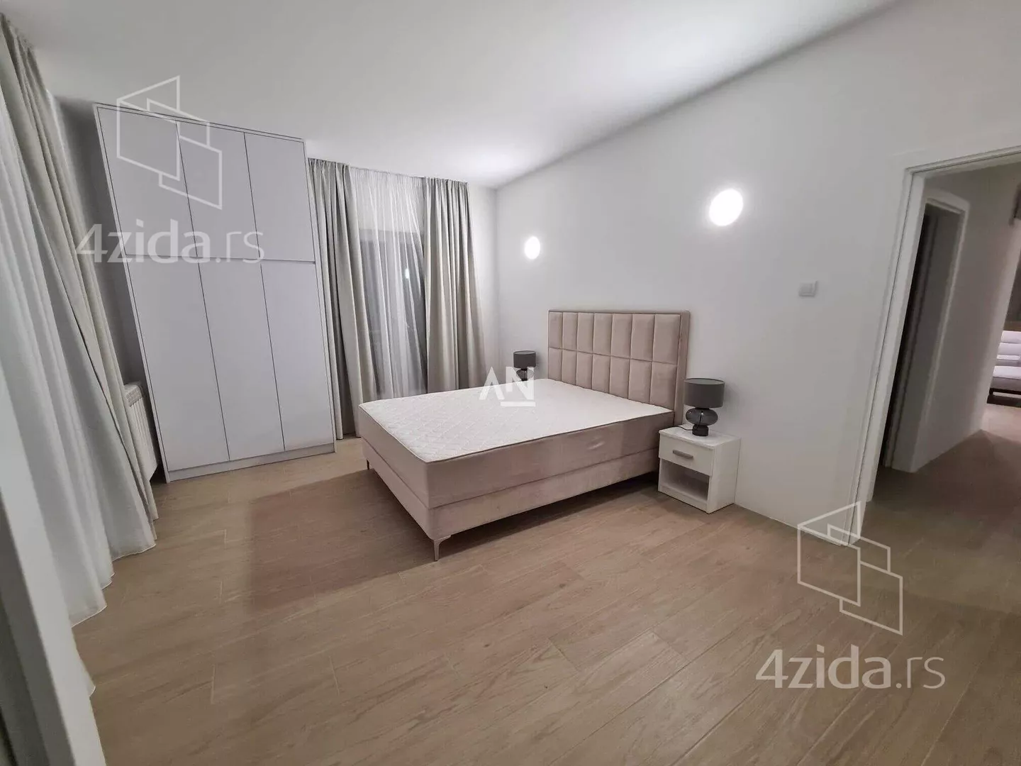 Šestosoban stan | 4zida