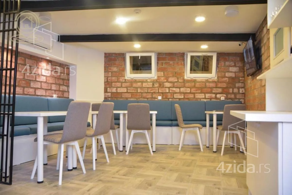 Poslovna zgrada | 4zida