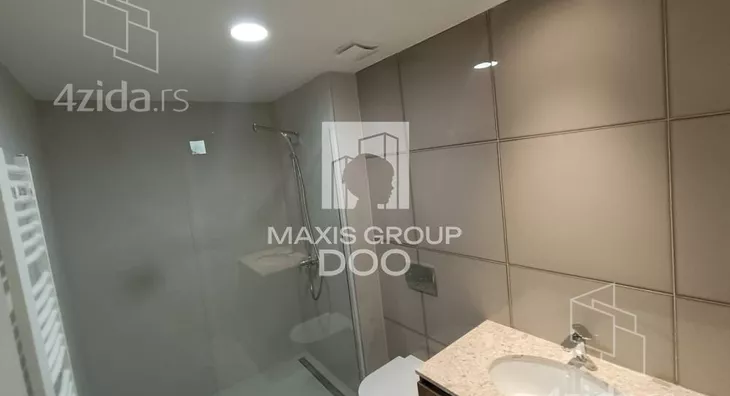 Šestosoban stan | 4zida