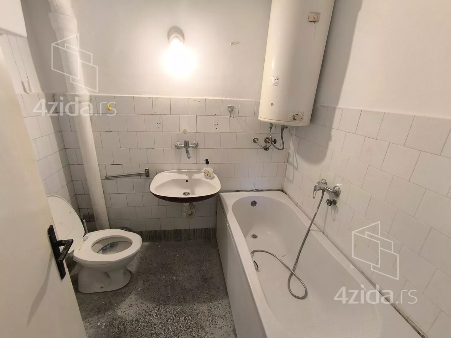 Četvoroiposoban stan | 4zida