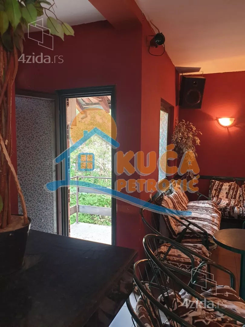 Lokal | 4zida