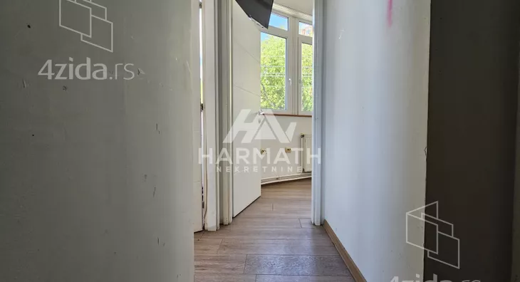 Poslovna zgrada | 4zida