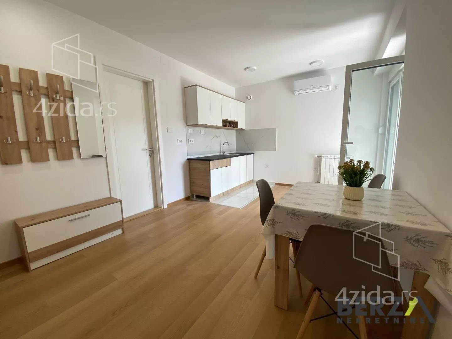 Jednoiposoban stan | 4zida