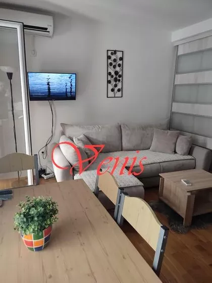 Aranj Janoša | 4zida.rs