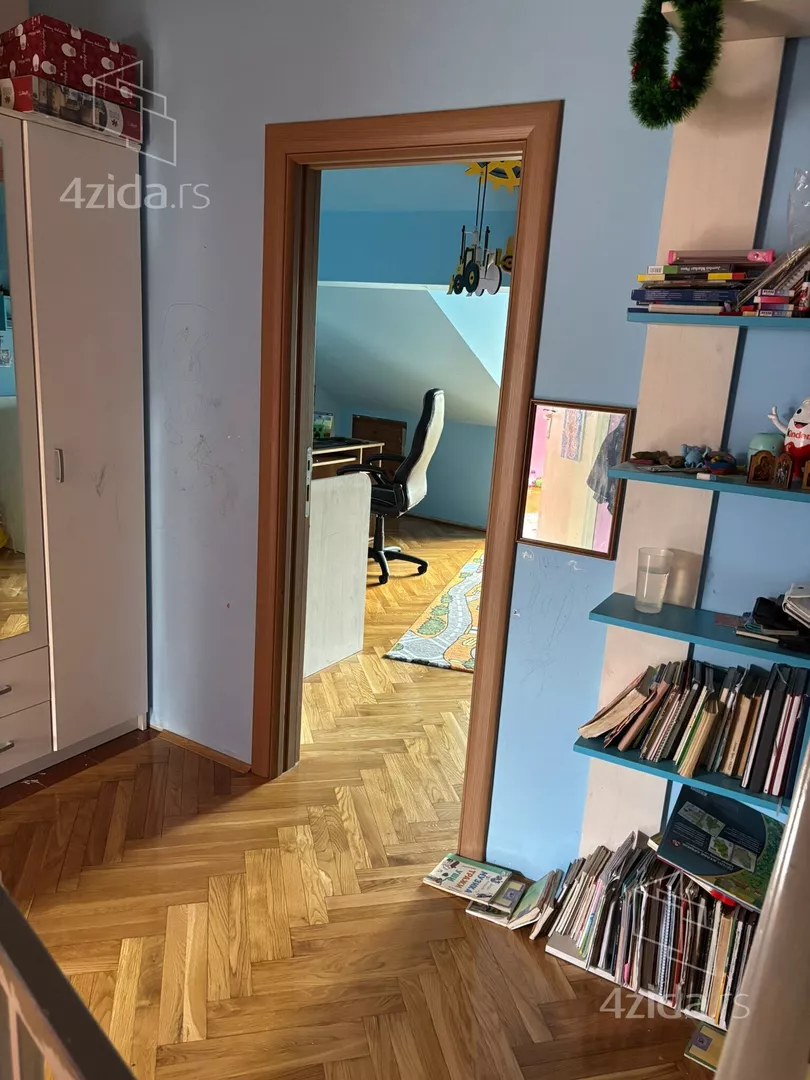 Petosoban stan | 4zida