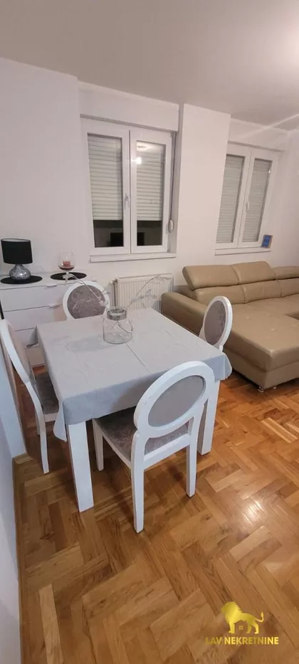 DEVET JUGOVIĆA | 4zida.rs
