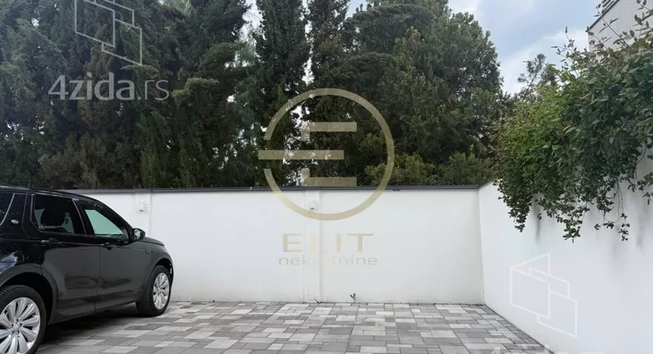 Šestosoban stan | 4zida