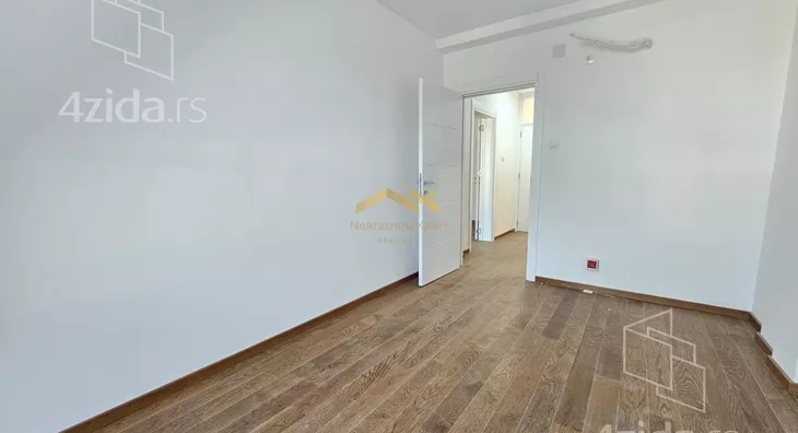 Šestosoban stan | 4zida