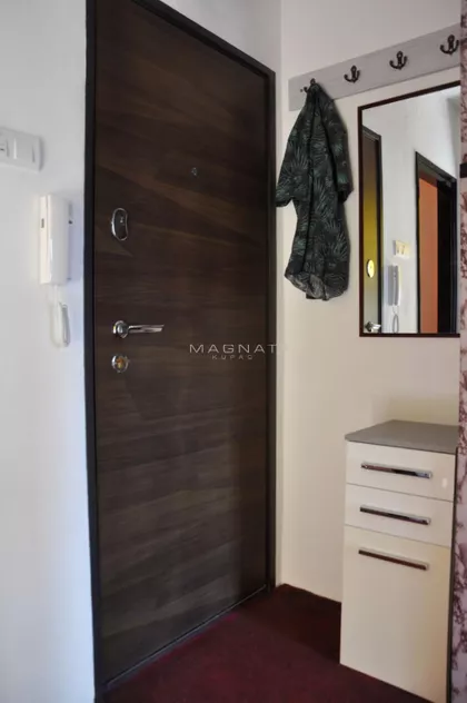 Makedonska | 4zida.rs