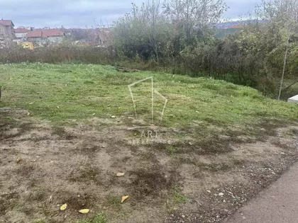 Mali Mokri Lug | 4zida.rs