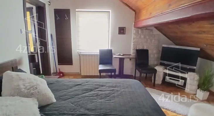 Četvoroiposoban stan | 4zida