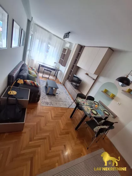 BULEVAR CARA LAZARA | 4zida.rs