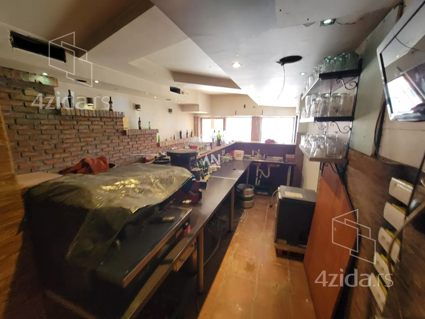 Lokal | 4zida