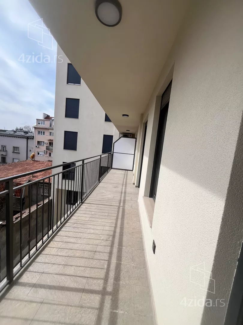 Petosoban stan | 4zida