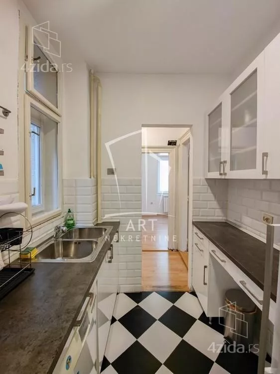 Četvoroiposoban stan | 4zida