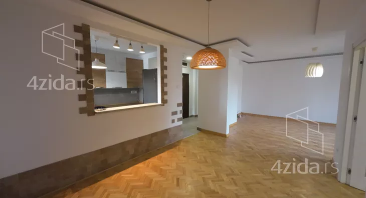 Četvoroiposoban stan | 4zida