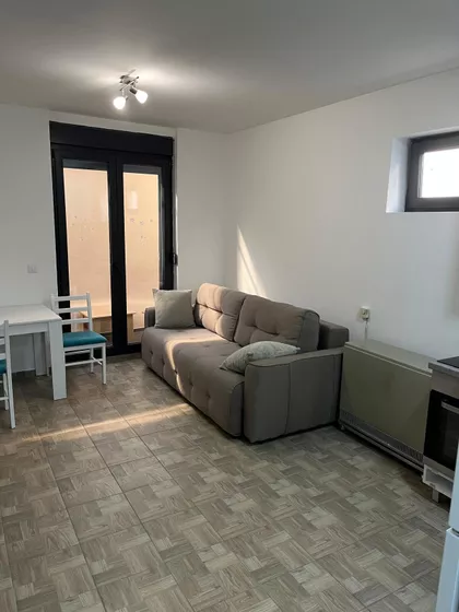 Petrovdanska | 4zida.rs