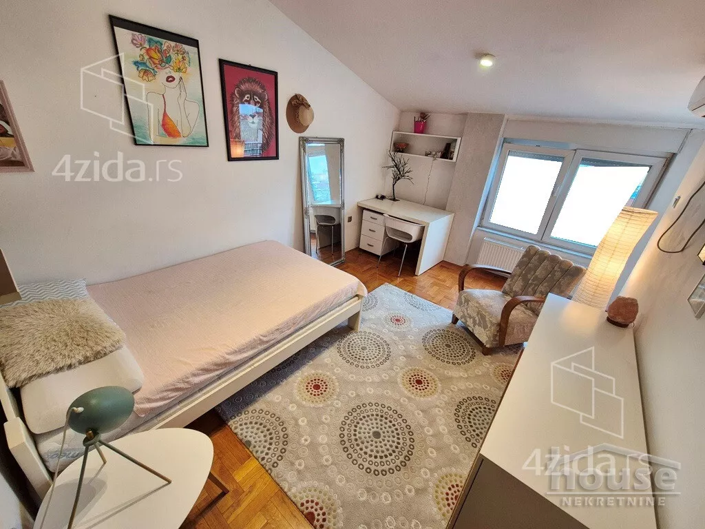 Šestosoban stan | 4zida