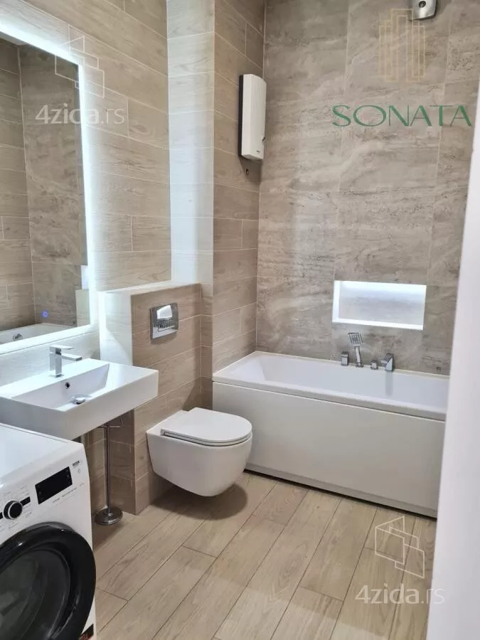 Šestosoban stan | 4zida