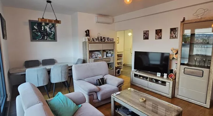 Šestosoban stan | 4zida