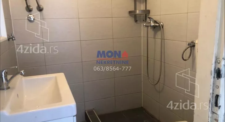Šestosoban stan | 4zida