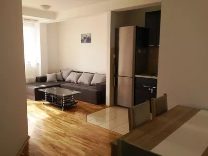 Crveni Pevac | 4zida.rs