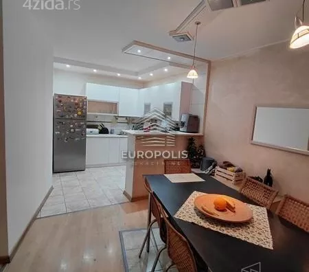 Četvoroiposoban stan | 4zida