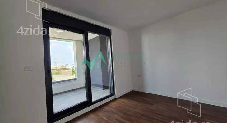 Šestosoban stan | 4zida