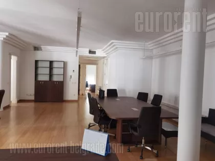 DEDINJE BELI DVOR | 4zida.rs