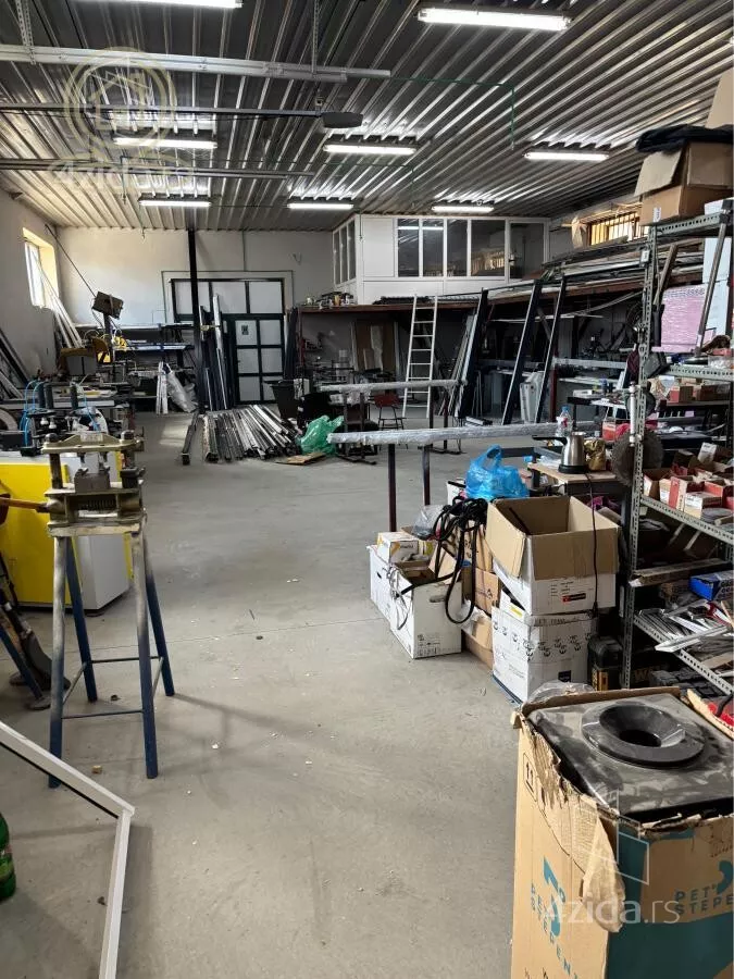 Poslovna zgrada | 4zida