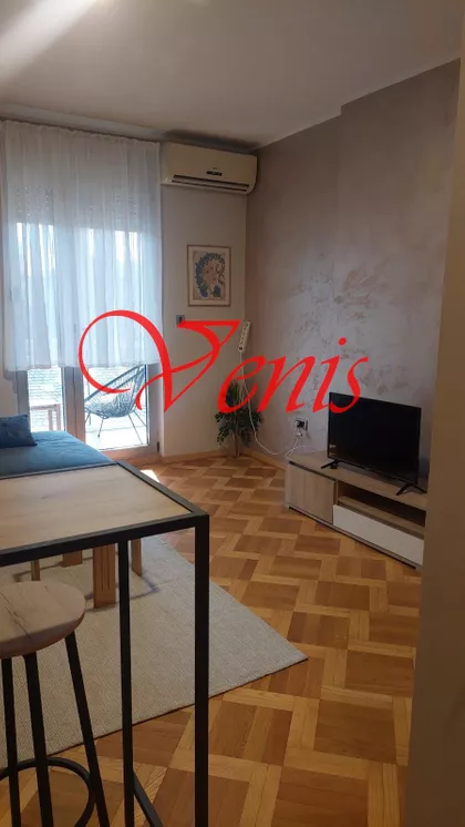 Jovana Subotića | 4zida.rs