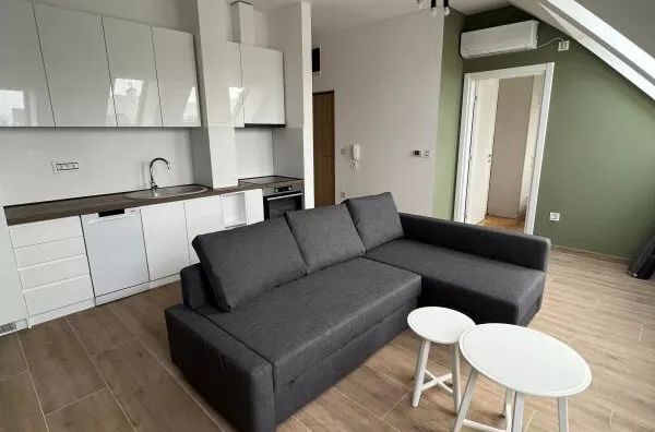 Šestosoban stan | 4zida