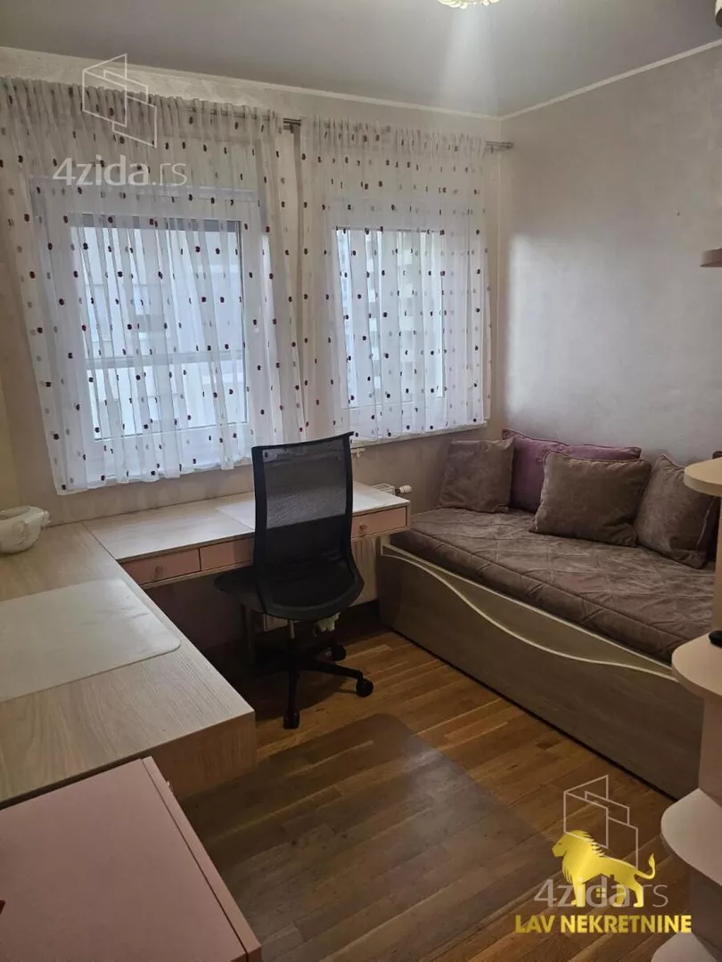 Troiposoban stan | 4zida