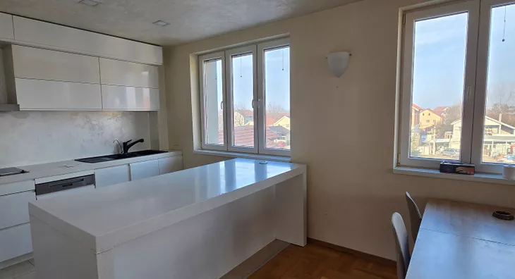 Šestosoban stan | 4zida