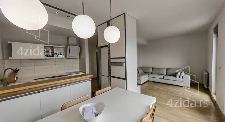 Četvoroiposoban stan | 4zida