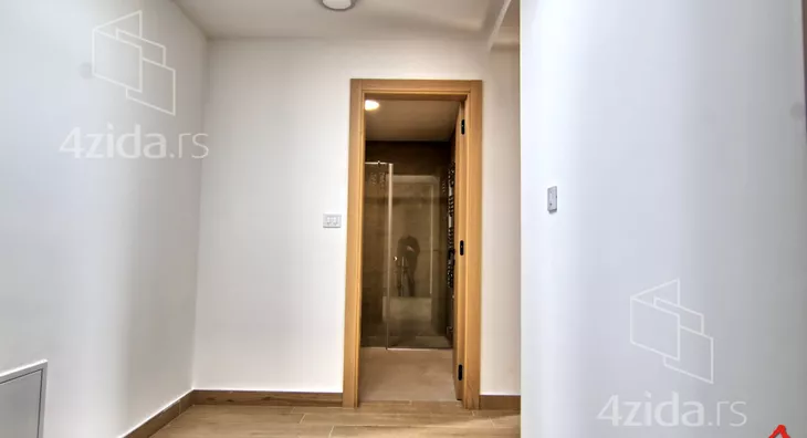 Šestosoban stan | 4zida