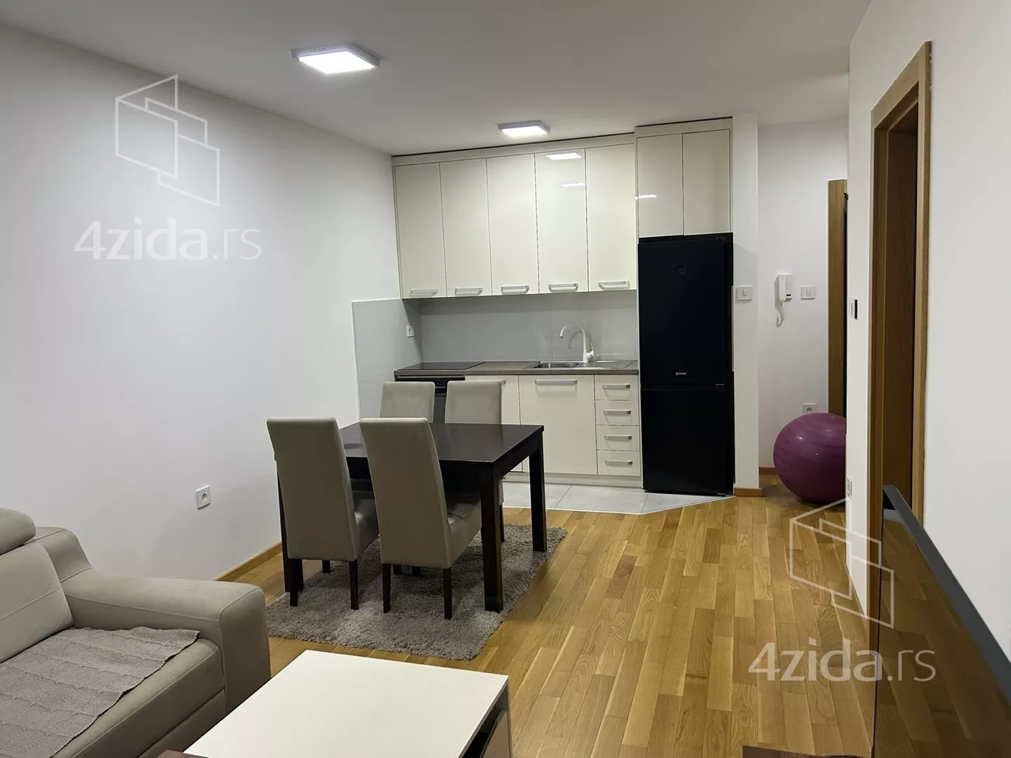 Jednoiposoban stan | 4zida