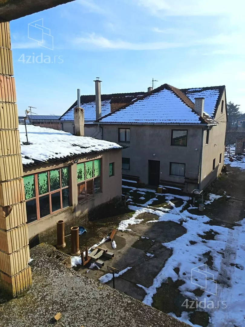 Poslovna zgrada | 4zida