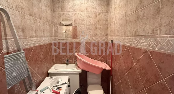 Šestosoban stan | 4zida