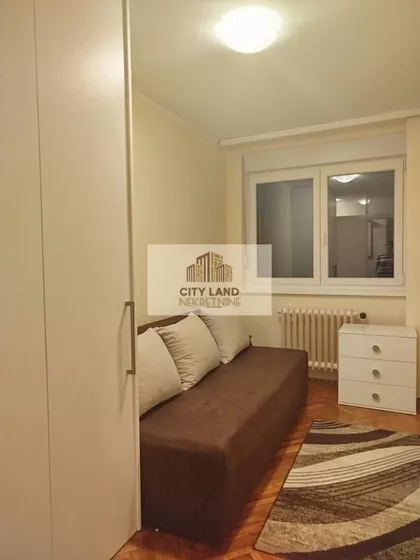 Crveni Krst Vračar | 4zida.rs