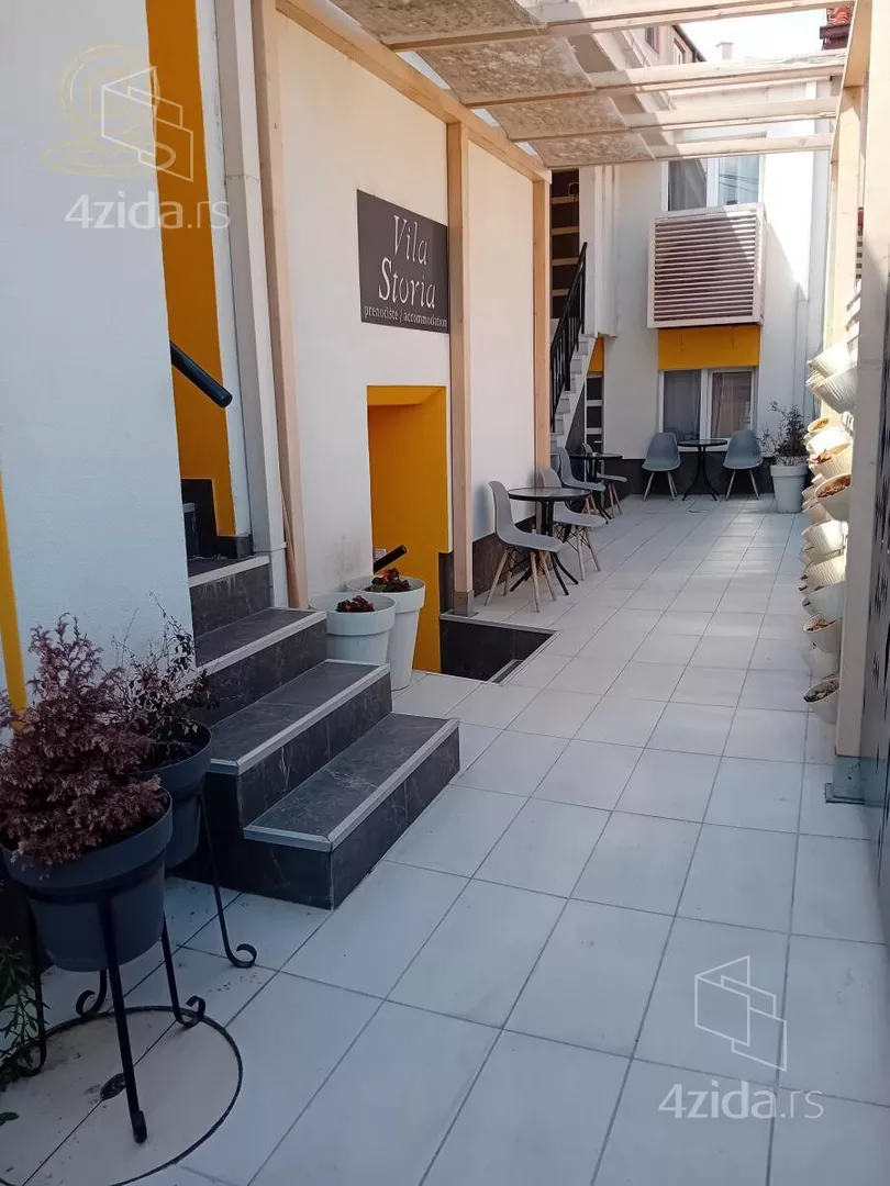 Poslovna zgrada | 4zida