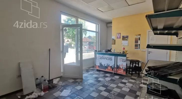 Poslovna zgrada | 4zida