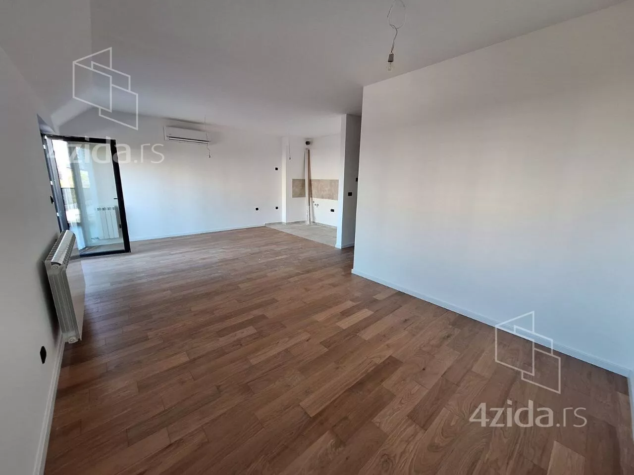 Četvoroiposoban stan | 4zida