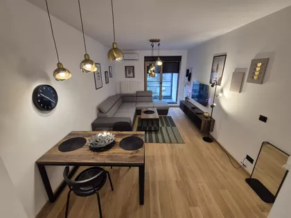 Vukov Spomenik | 4zida.rs