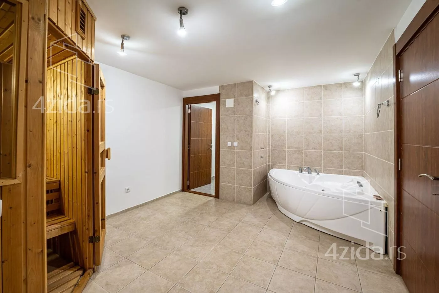 Šestosoban stan | 4zida