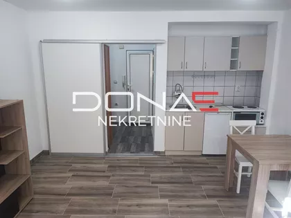 Crveni Pevac | 4zida.rs