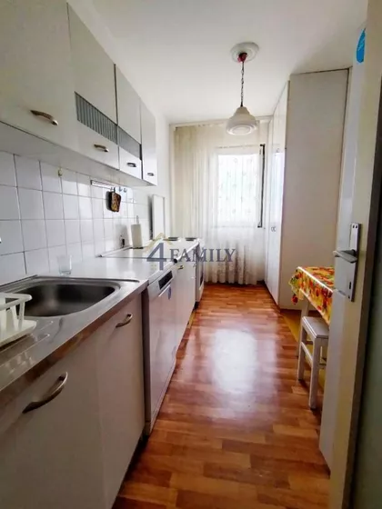 Karađorđeva | 4zida.rs